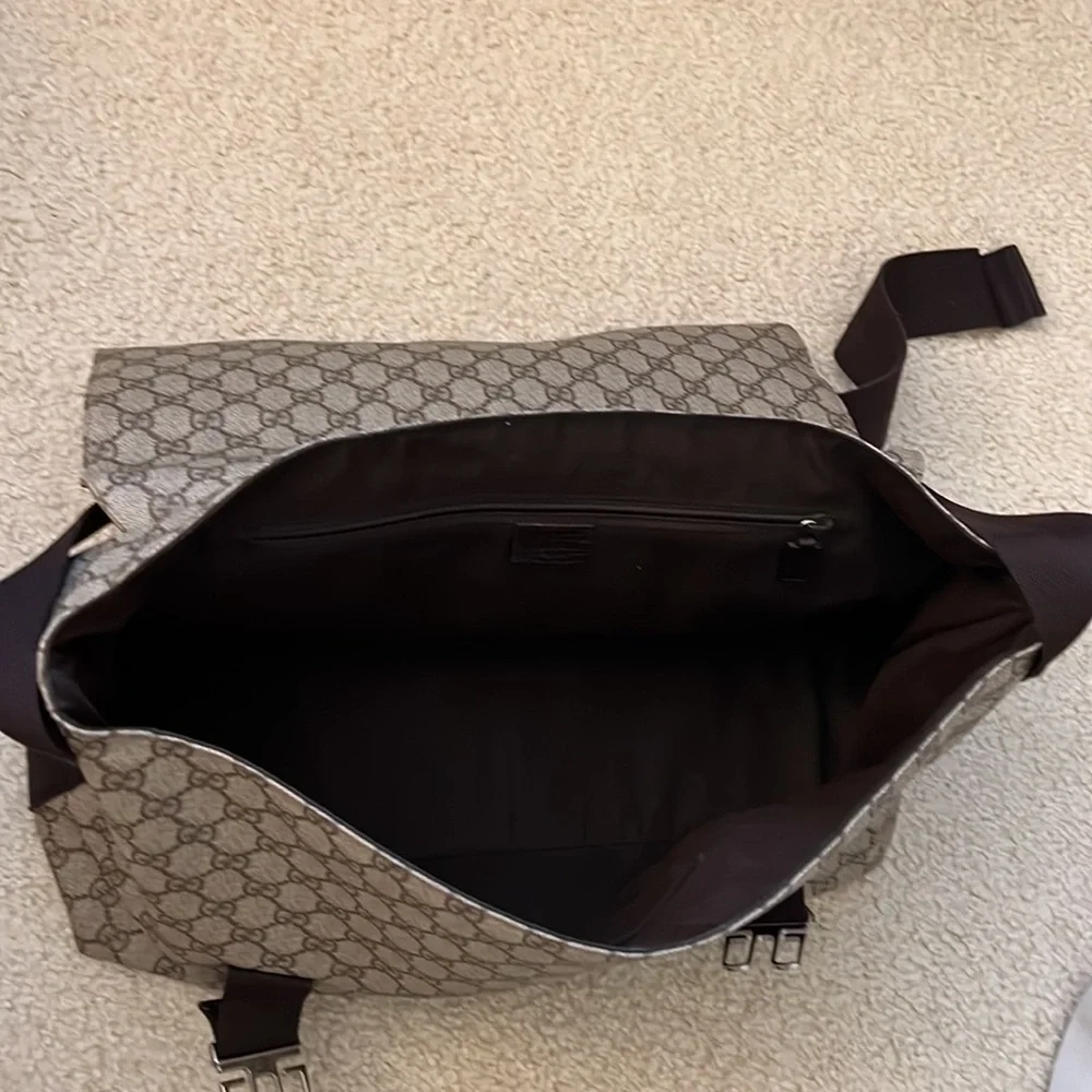Authentic Gucci Messenger bag